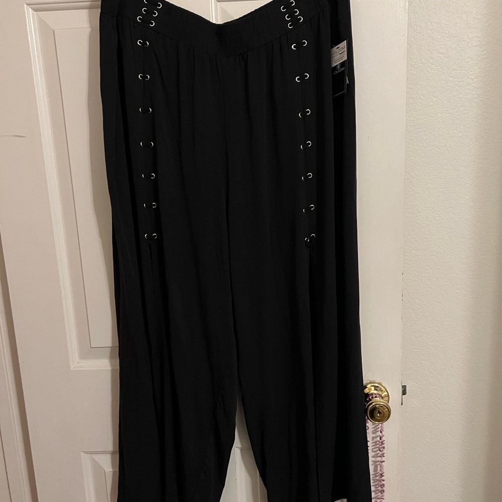 Volcom Strike it hot pants